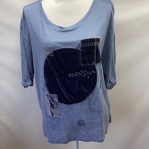ANTHROPOLOGIE TEE- Navy with velvet design
